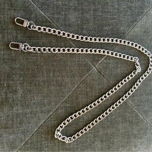 Silver Chain Bag Strap with Clips. Unbranded. New without tags
